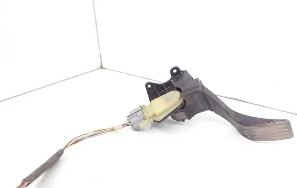 Ford Focus Accelerator throttle pedal 2M519F836AC
