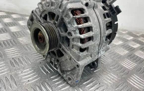 Mercedes-Benz C W205 Generator/alternator A0009068302 116016537 2620729A