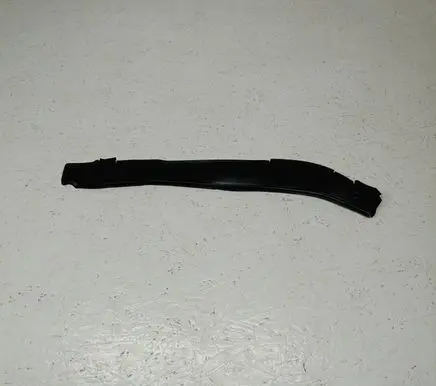 Volkswagen Tiguan Fender foam support/seal 571821111A