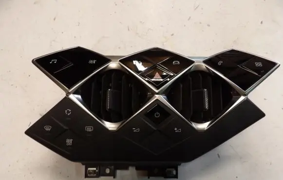 DS Automobiles 3 Crossback Tailgate/trunk/boot open switch 9836473980