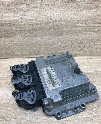 Renault Scenic II - Grand scenic II Engine control unit/module ECU 8200305678 0281011275 WithPlug