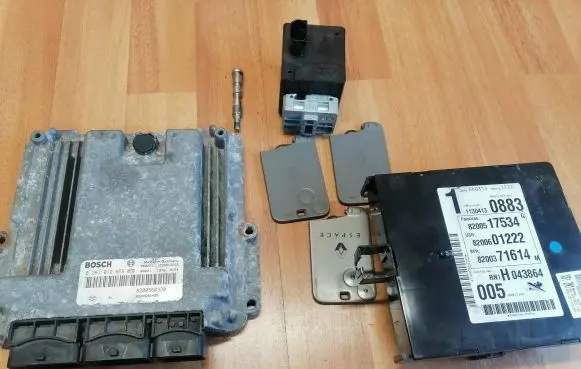 Renault Espace - Grand espace IV Engine control unit/module ECU 8200646455 8200560320 0281012659