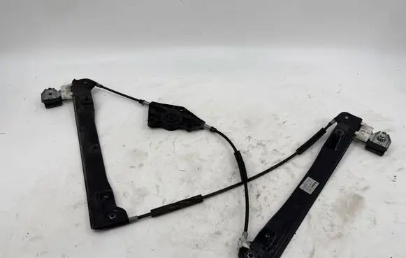 Front window lifting mechanism without motor