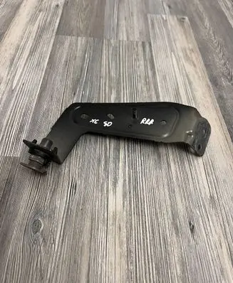 Volvo XC90 Fender mounting bracket