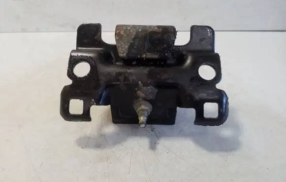 Nissan Navara D23 Engine mount bracket