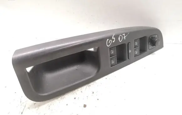 Volkswagen Golf V Electric window control switch
