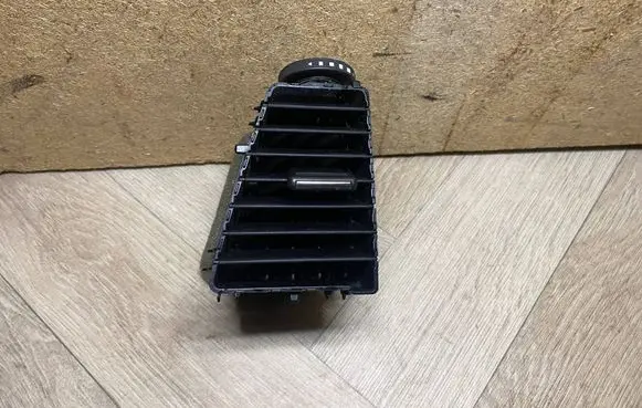 Seat Leon (5F) Dash center air vent grill 5F2819110 8436005