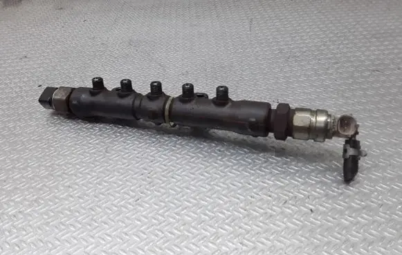 Toyota Avensis T250 Fuel main line pipe