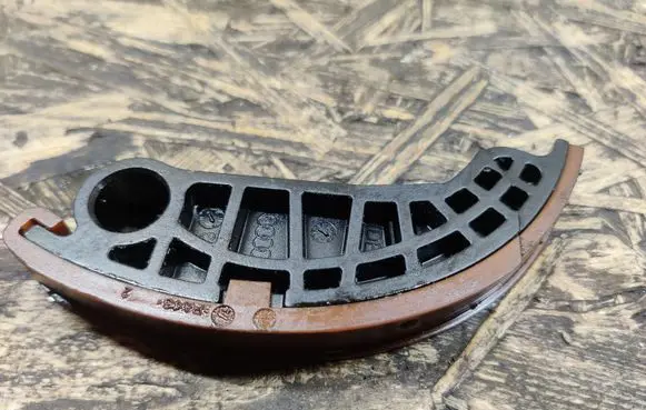 Volkswagen PASSAT B7 Slide rail for timing chain 06H109509P