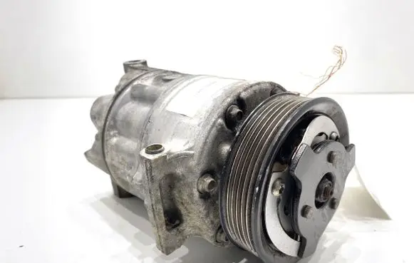 Volkswagen Golf V Air conditioning (A/C) compressor (pump) 1K0820859F