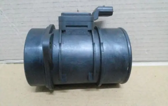 Renault Clio III Mass air flow meter 8200299956