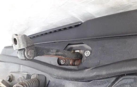 Volvo V70 Rear door check strap stopper