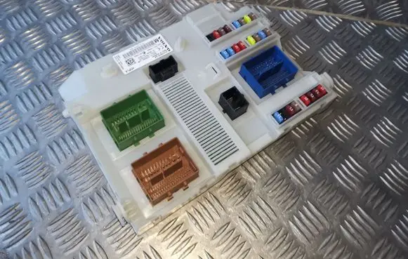 Volvo XC60 Fuse module 31412970AA 98HL143720040AAB