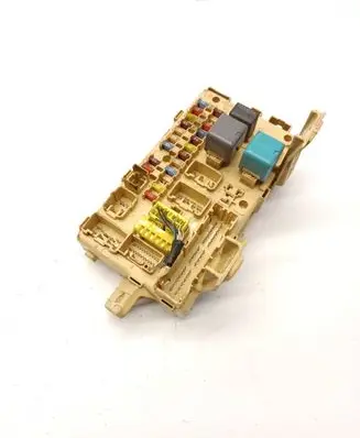 Toyota Avensis T250 Fuse module 8264105020A 82641-05020-A