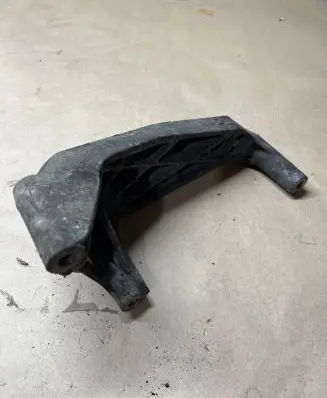 Volkswagen Transporter - Caravelle T5 Engine mounting bracket 038199207AK KT312
