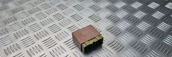 Volvo 850 Central locking relay 9128833 MB0515002810
