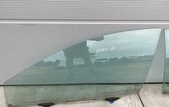 Toyota Auris E180 Front door window glass four-door