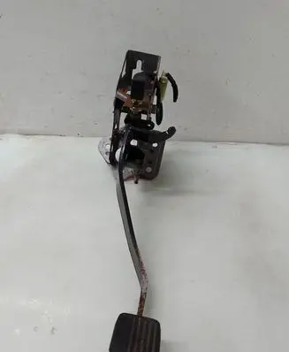 KIA Carens I Clutch pedal