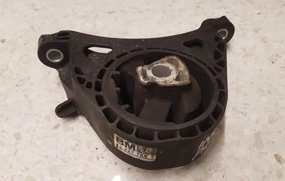 Opel Insignia A Engine mount bracket 13227769