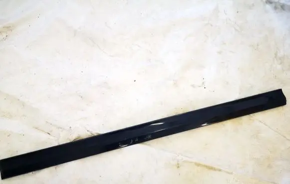 Volkswagen PASSAT B4 Front door trim (molding) 3a0853515a