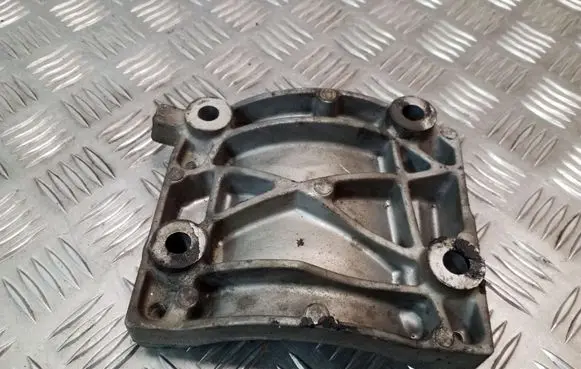 Honda FR-V A/C compressor mount bracket 