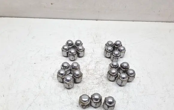 Toyota RAV 4 (XA20) Nuts/bolts
