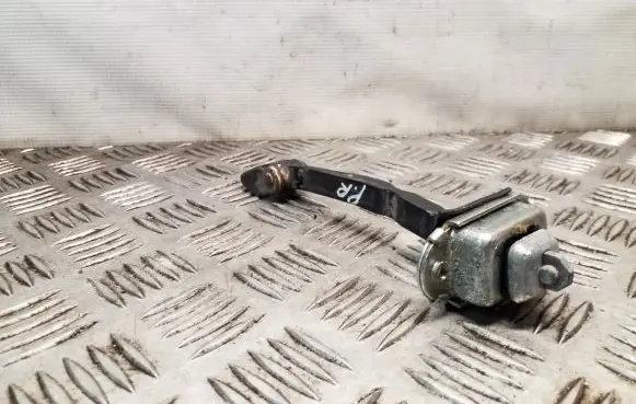 Skoda Octavia Mk2 (1Z) Front door check strap stopper