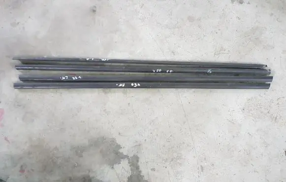 Volvo V50 Rear door windshield rail 
