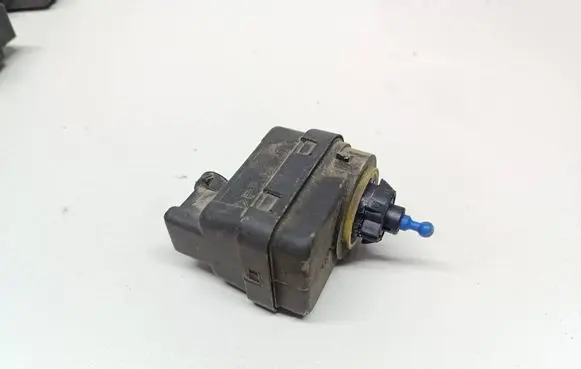 Headlight level adjustment motor