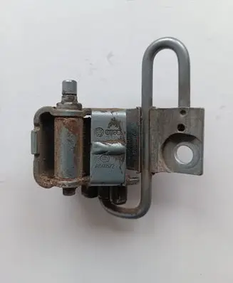 Audi A6 S6 C6 4F Front door lower hinge 8E0831412E