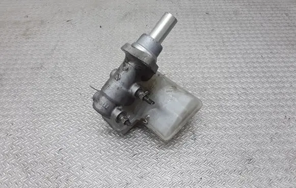 Mazda 5 Master brake cylinder