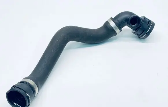 Volkswagen Touareg II Engine coolant pipe/hose 7P0122051