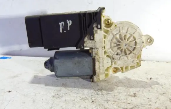 Seat Toledo II (1M) Front door window regulator motor 9776-101436-202