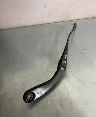 BMW 1 F20 F21 Front wiper blade arm 7239520