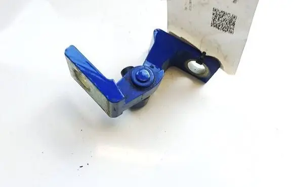 Skoda Octavia Mk3 (5E) Front door upper hinge 7N0831402A