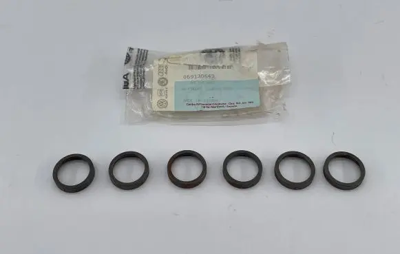 Volkswagen PASSAT B5 Fuel Injector clamp holder 059130643