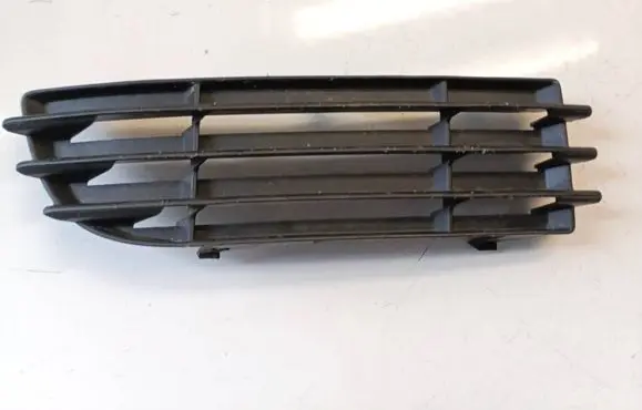 Mitsubishi Colt Front bumper lower grill MN105194