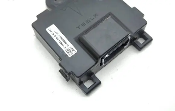 Tesla Model S Door control unit/module 106965100D 2120GM0000277