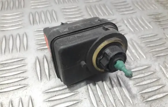 Headlight level adjustment motor