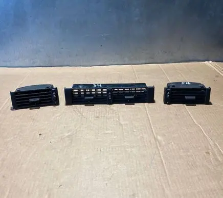 Mercedes-Benz E W124 Dash center air vent grill 232493