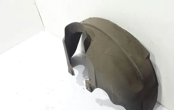 Rear arch fender liner splash guards