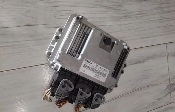Renault Megane II Engine control unit/module ECU 0281013907