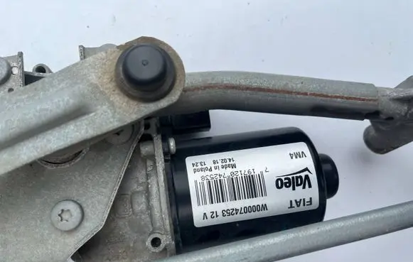 Fiat Tipo Front wiper linkage and motor W000074253
