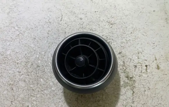 Audi A1 Dash center air vent grill 8X1820951