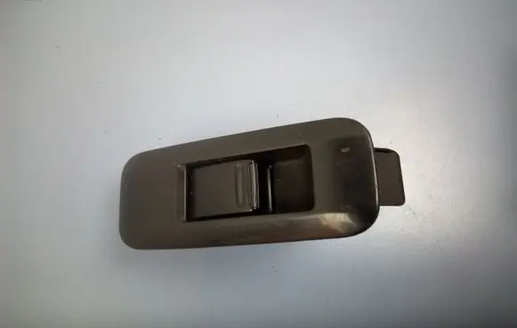 Nissan Primera Electric window control switch 25411AV600 C8DD705N