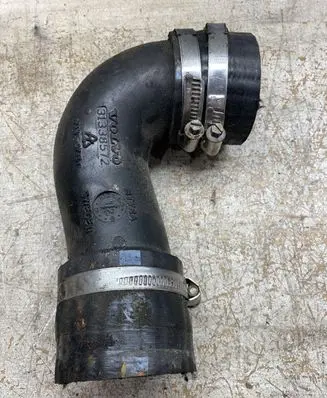 Volvo XC60 Intercooler hose/pipe 31338572