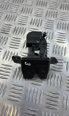 Hyundai Santa Fe Tailgate/trunk/boot lock/catch/latch 812302B000