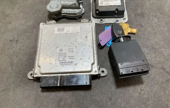 Mercedes-Benz Sprinter W906 Engine control unit/module A6519003203 28454422 A6519012902