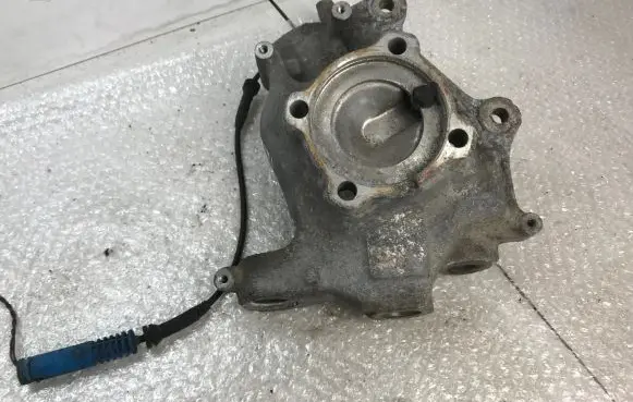 BMW 5 E39 Front wheel hub spindle knuckle 1092853