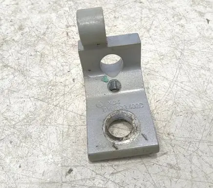 Skoda Octavia Mk2 (1Z) Front door upper hinge 6Y0833402G